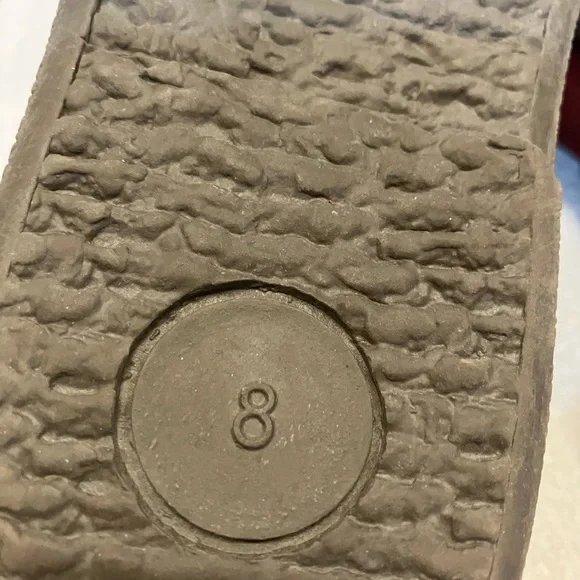 Clarks slippers for women brand new. Size 8. Maroon color - Picture 6 of 6